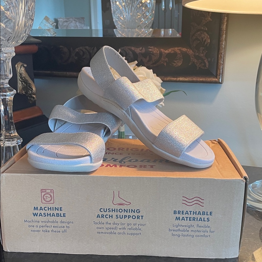 Dearfoams Comfort Low Foam Silver Back Strap Sandals Size 8